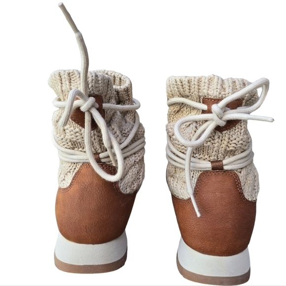 Merrell Alpine Booties, Size 10 - Picture 4 of 8